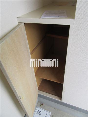 その他設備　下駄箱付きです。