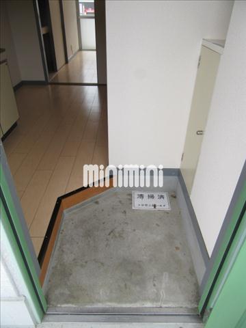 玄関　下駄箱付きの玄関です。
