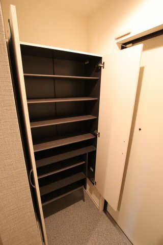 収納　シューズボックス