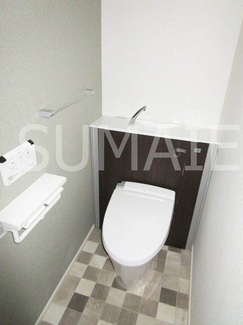 トイレ　温水洗浄便座付トイレです