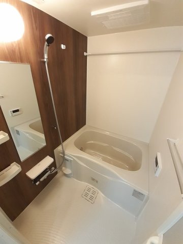 バス・シャワールーム　落ち着いた空間のお風呂です