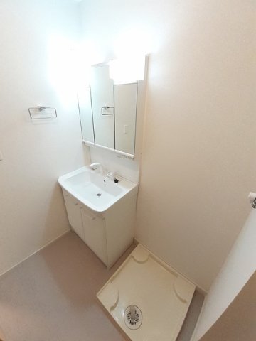 洗面設備　コンパクトで使いやすい洗面所
