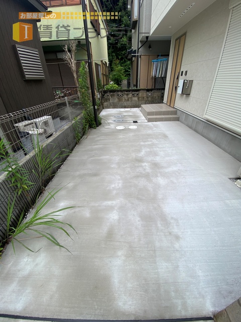 駐車場　敷地入り口が大変狭い為、普通車は…