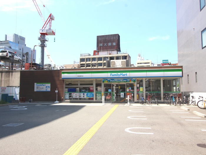 コンビニ　ファミリーマート（コンビニ）まで150m