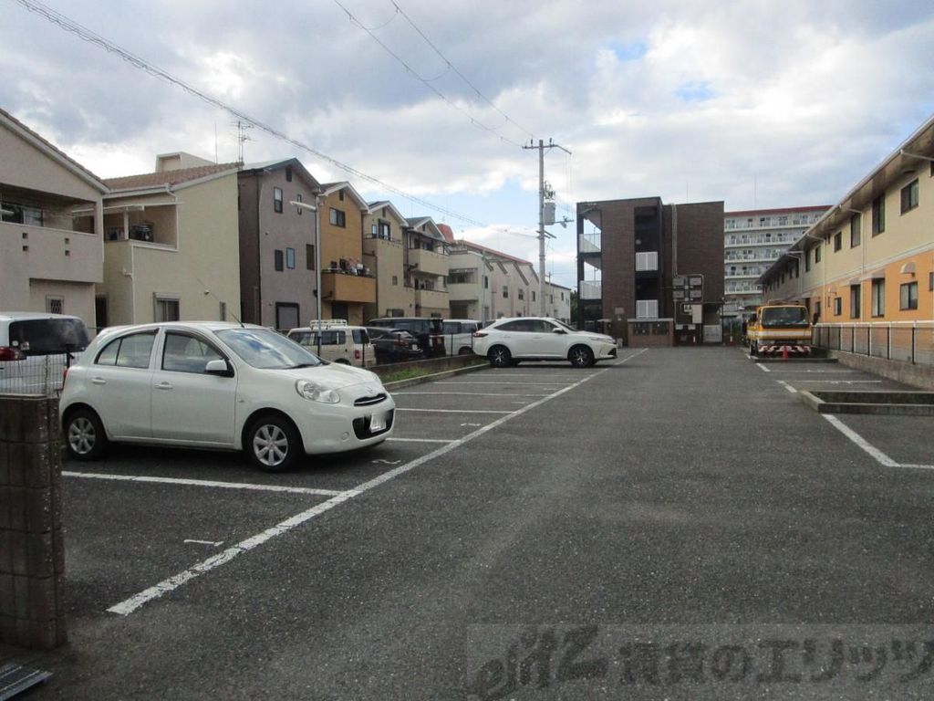 駐車場　駐車場