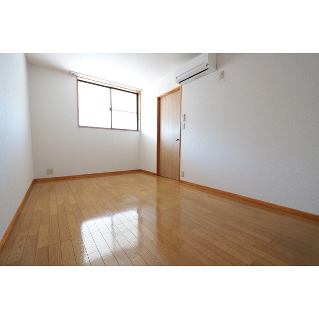 居室・リビング　明るいフローリングタイプのお部屋です♪