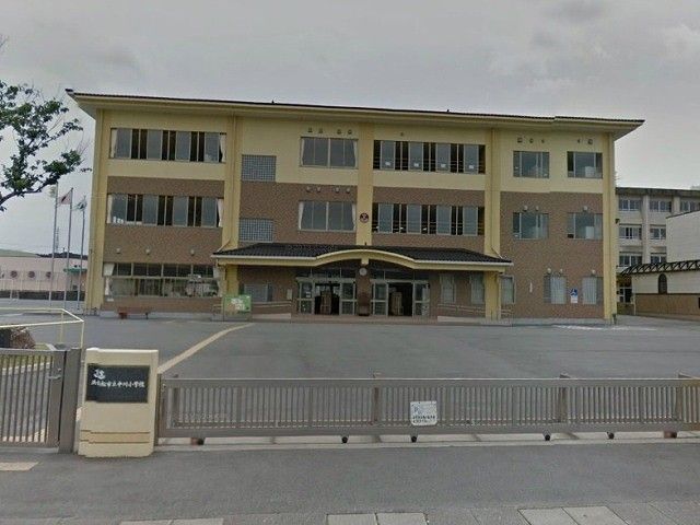小学校　浜松市立中川小学校（小学校）まで1095m