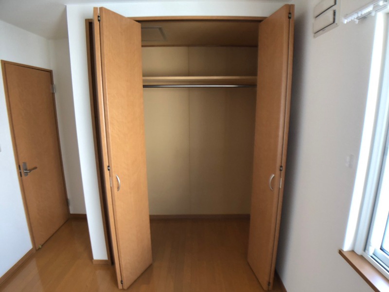 収納　クローゼットは奥行きもあり、荷物が多い方でも安心です。