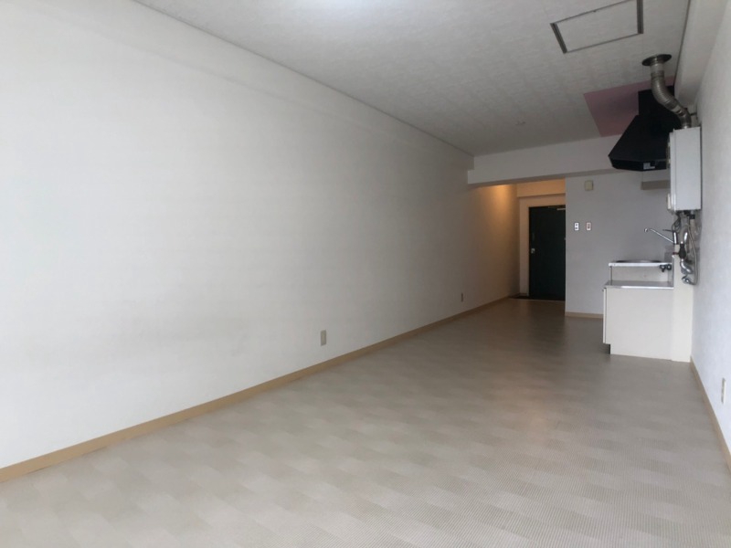 その他部屋・スペース　寝室はこちらです。光が差し込む、温かみのあるお部屋です。