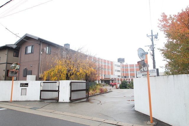 中学校　名古屋市立牧の池中学校（中学校）まで1100m