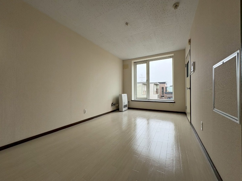 居室・リビング　広くてキレイなお部屋が広がっていて、充実した生活が送れそう。
