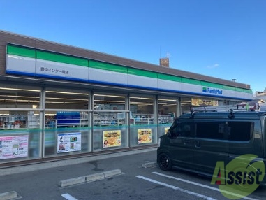 コンビニ　ファミリーマート豊中インター南店（コンビニ）まで679m