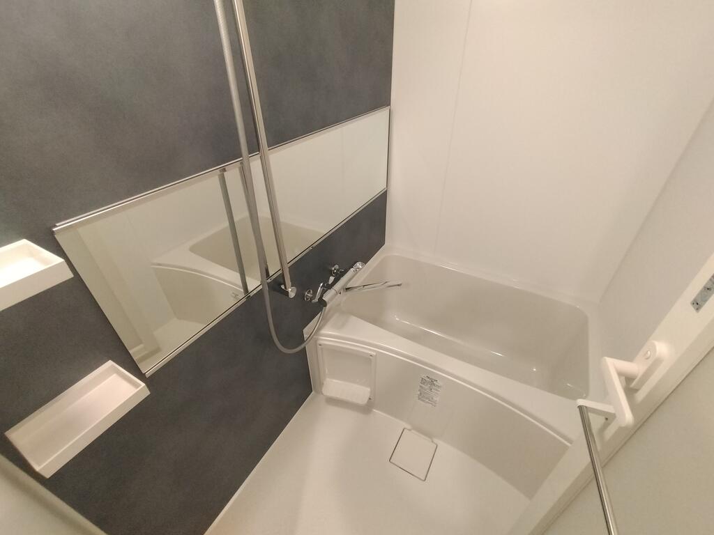 バス・シャワールーム　※同建物の別のお部屋の写真です。