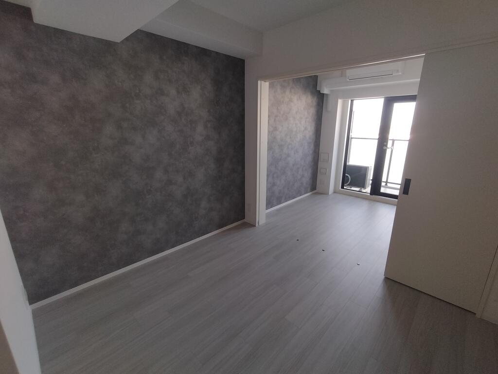 居室・リビング　※同建物の別のお部屋の写真です。