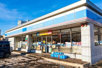 コンビニ　ローソン札幌平和通7丁目店（コンビニ）まで673m