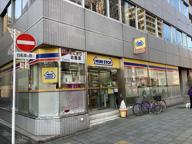 コンビニ　ミニストップ築地２丁目店（コンビニ）まで1008m