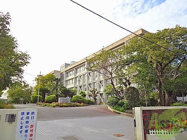 中学校　豊中市立第二中学校（中学校）まで827m