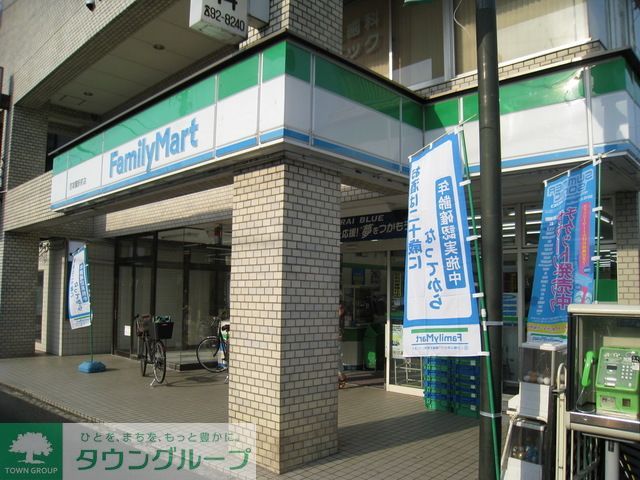 コンビニ　ファミリーマート百草園駅前店（コンビニ）まで410m