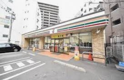 コンビニ　セブンイレブン（コンビニ）まで240m