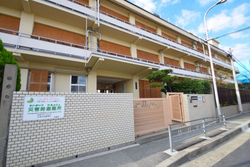 中学校　大阪市立白鷺中学校（中学校）まで98m