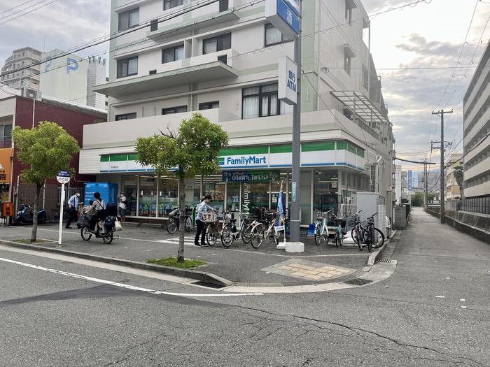 コンビニ　ファミリーマート今津駅前店（コンビニ）まで450m