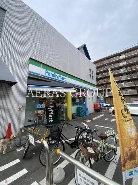 コンビニ　ファミリーマート芦花公園駅北店（コンビニ）まで105m