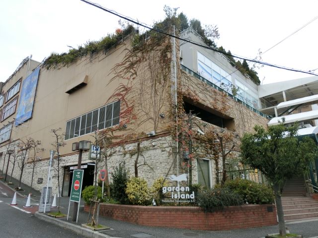 ショッピングセンター　玉川高島屋ガーデンアイランド（ショッピングセンター）まで390m