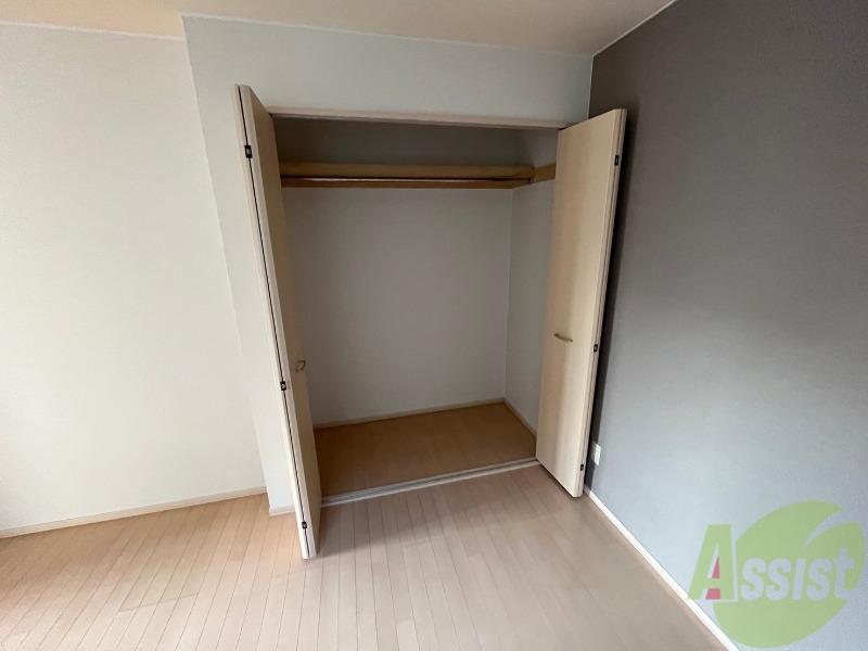 収納　寝室の収納です。部屋がすっきり片付きます。