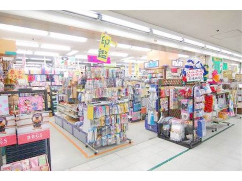 ホームセンター　ザ・ダイソー船場センタービル1号館店（ホームセンター）まで654m