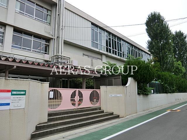 小学校　板橋区立高島第三小学校（小学校）まで627m