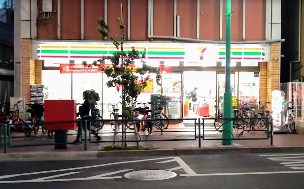 コンビニ　セブンイレブン 新宿大久保通り店（コンビニ）まで277m