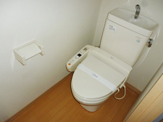 トイレ　温水洗浄便座つき！