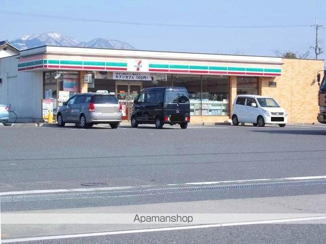 コンビニ　セブンイレブン滋賀日野高校前店（コンビニ）まで300m