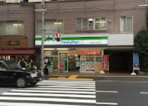 コンビニ　ファミリーマート文京向丘一丁目店（コンビニ）まで478m