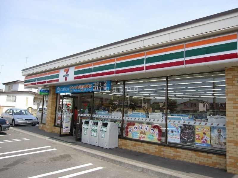 コンビニ　セブンイレブン苫小牧しらかば町店（コンビニ）まで295m