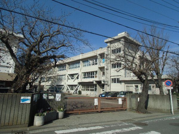 小学校　横須賀市立長井小学校（小学校）まで600m