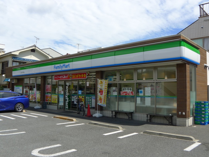 コンビニ　ファミリーマート（コンビニ）まで375m