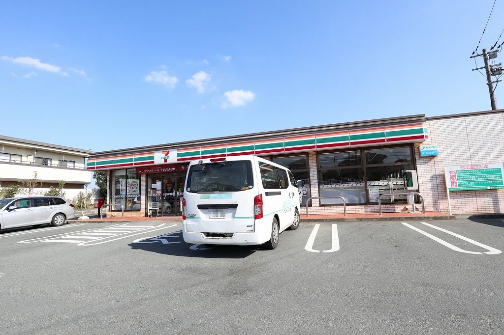 コンビニ　セブンイレブン 小郡三国が丘店（コンビニ）まで879m