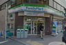 コンビニ　ファミリーマート 早稲田大学南門店（コンビニ）まで96m