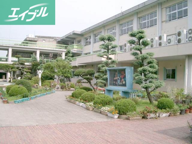 小学校　倉敷市立万寿小学校（小学校）まで683m