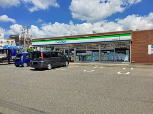 コンビニ　ファミリーマート 直方日吉町店（コンビニ）まで526m