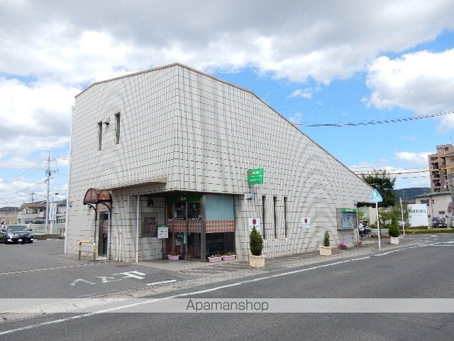 銀行　トマト銀行竜操支店（銀行）まで535m