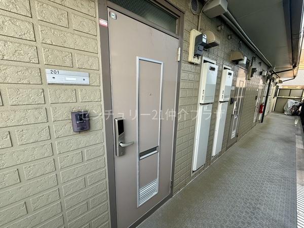 シティハイム六会壱番館の玄関写真