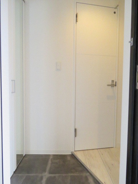 玄関　明るい玄関がお出迎えです☆