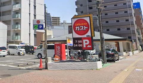 飲食店　ガスト 鶴舞店(から好し取扱店)（飲食店）まで604m