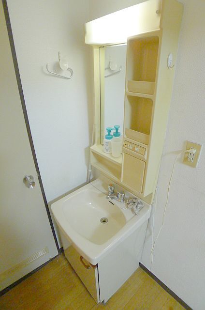 洗面設備　※他号室写真です
