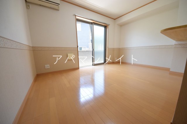 その他部屋・スペース　落ち着いた色調の寝室です