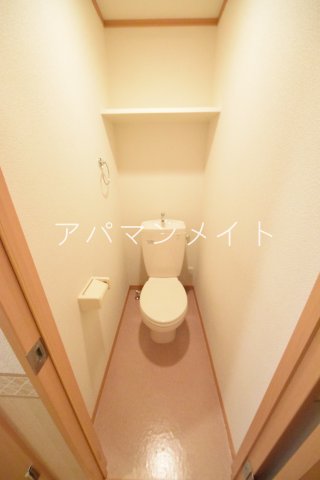 トイレ　棚あります