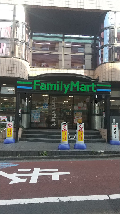 コンビニ　ファミリーマート 南青山六丁目店（コンビニ）まで200m