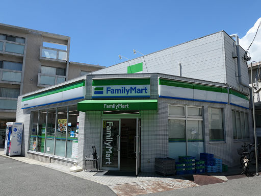 コンビニ　ファミリーマート阪神青木駅前店（コンビニ）まで212m